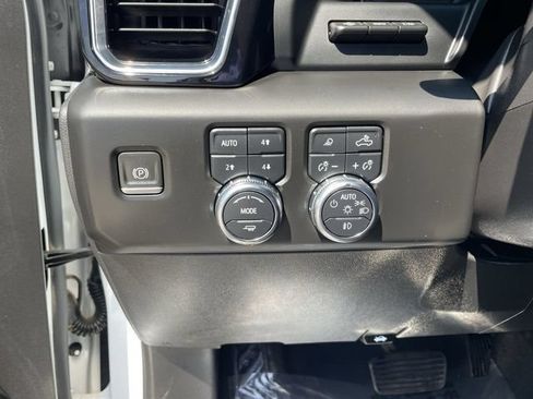 Used 2024 GMC Sierra 1500 Denali w/ Technology Package AWD/4WD image 17