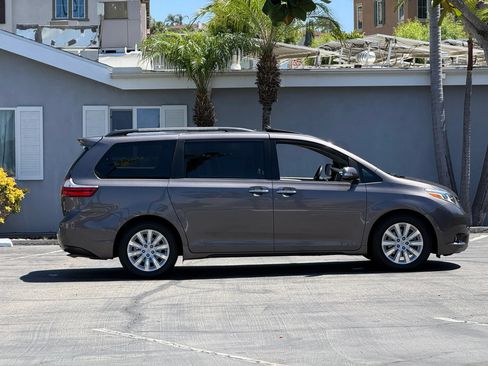 Used 2015 Toyota Sienna Limited FWD image 6