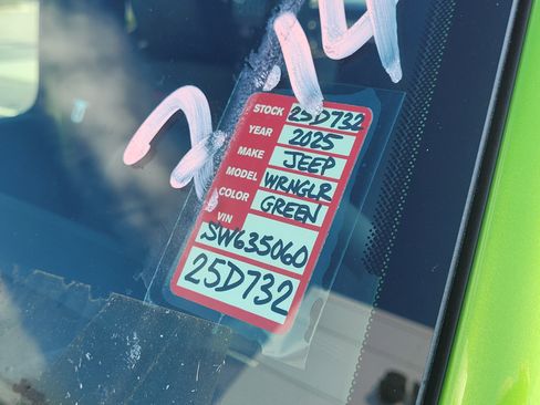 New 2025 Jeep Wrangler Unlimited Rubicon w/ Technology Group image 20