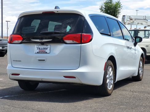 Used 2023 Chrysler Voyager LX FWD image 7