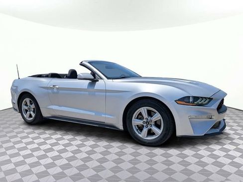 Used 2019 Ford Mustang Convertible RWD image 2