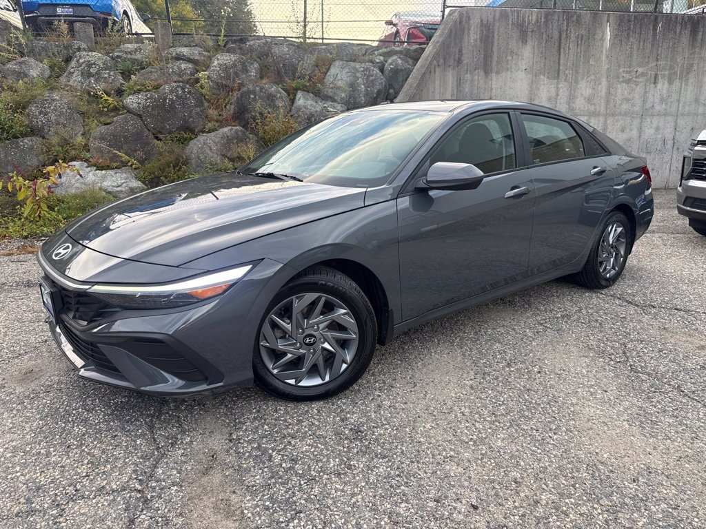 Used 2024 Hyundai Elantra SEL FWD image 2