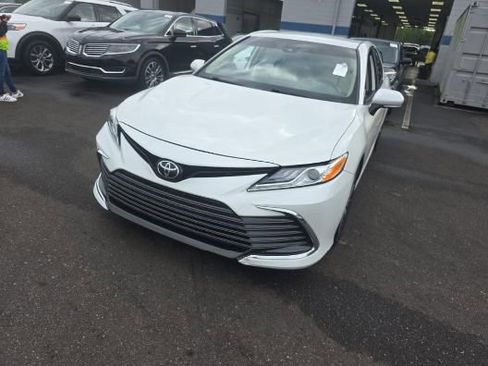 Used 2022 Toyota Camry XLE image 1