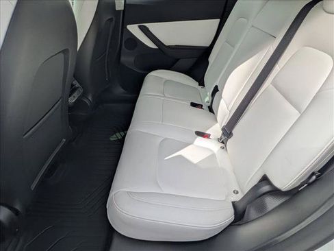Used 2021 Tesla Model Y Long Range AWD/4WD image 18