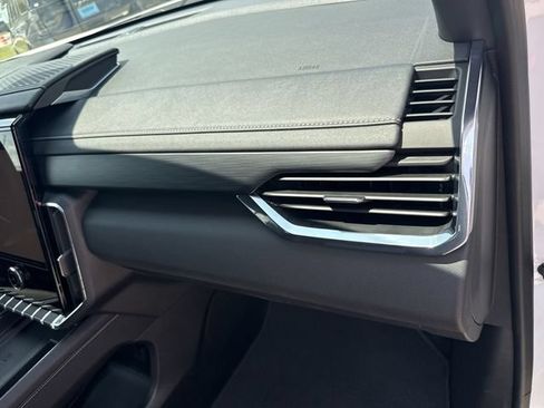 Certified 2025 GMC Acadia Elevation AWD/4WD image 30