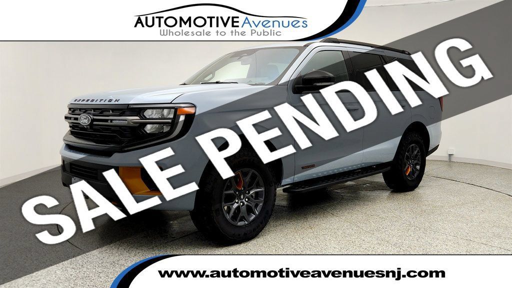Used 2025 Ford Expedition Tremor AWD/4WD image 1