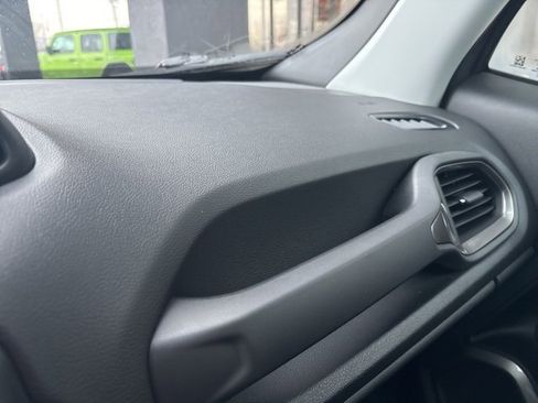 Used 2021 Jeep Renegade Limited image 23