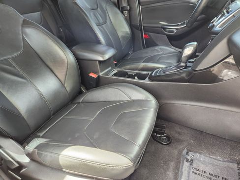 Used 2017 Ford Focus Titanium FWD image 19