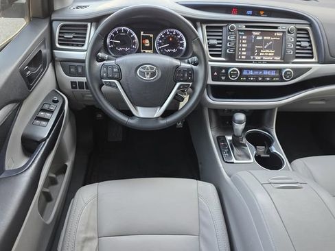 Used 2019 Toyota Highlander Plus image 11