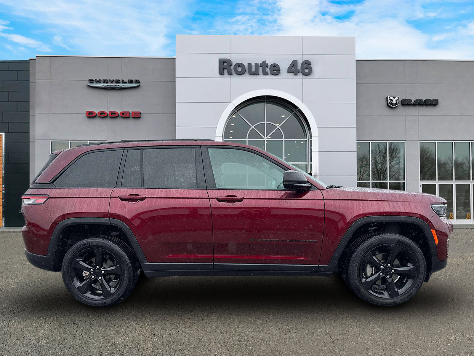 Used 2025 Jeep Grand Cherokee Altitude AWD/4WD image 6