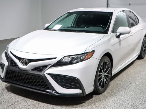 Used 2023 Toyota Camry SE image 29