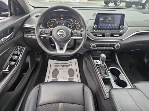 Used 2025 Nissan Altima 2.5 SR image 12
