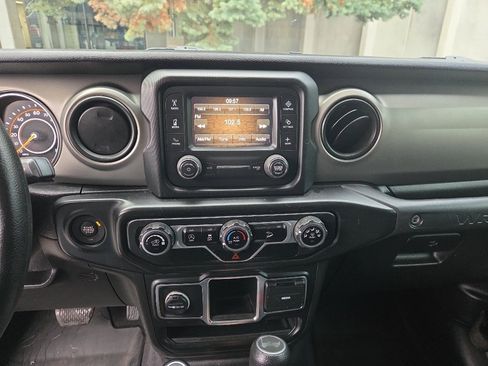 Used 2021 Jeep Wrangler Sport image 24