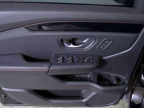 Used 2025 Honda Pilot TrailSport image 16