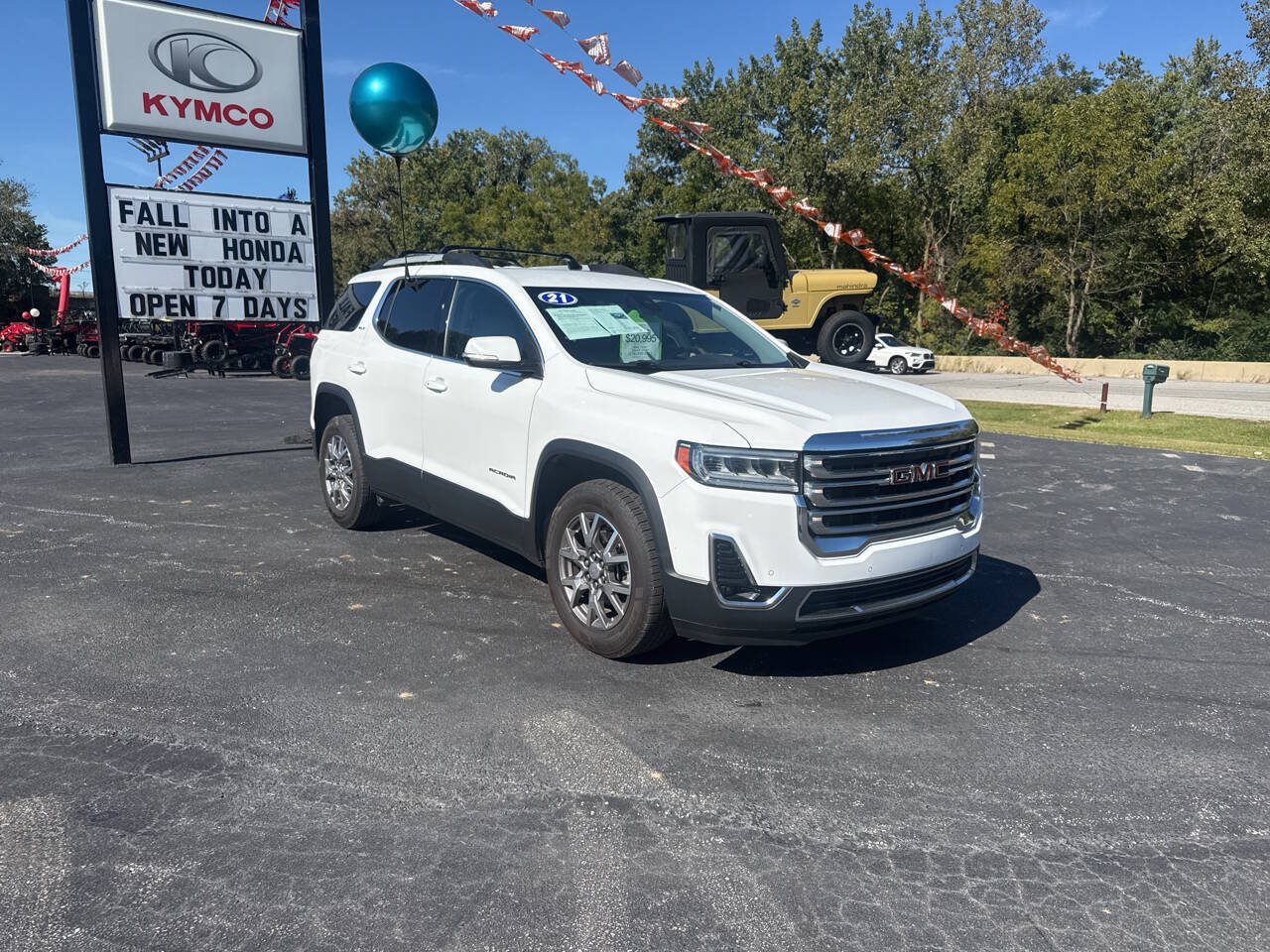 Used 2021 GMC Acadia SLT FWD image 10