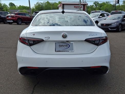 Used 2025 Alfa Romeo Giulia AWD w/ Driving Assist Package image 5