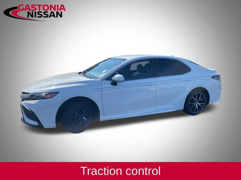 Used 2022 Toyota Camry SE image 7