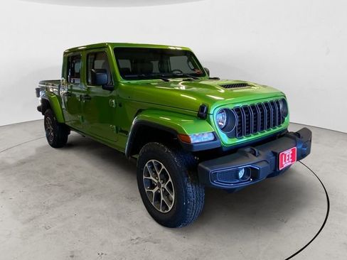 New 2026 Jeep Gladiator Sport AWD/4WD image 8