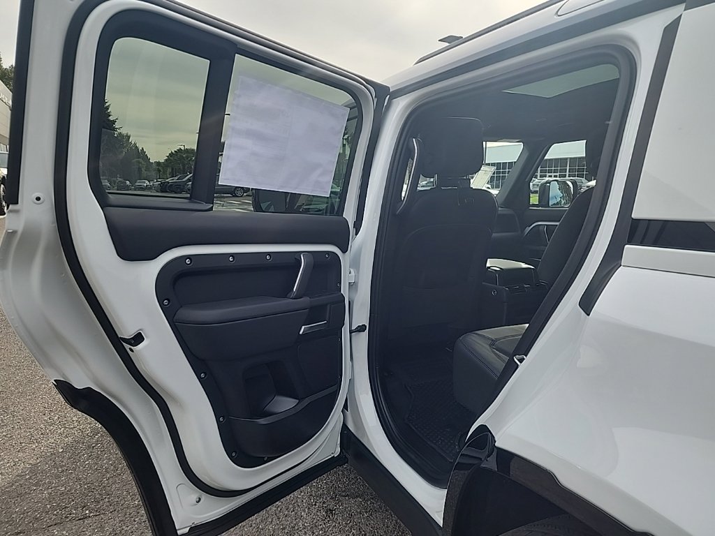 New 2026 Land Rover Defender 110 X-Dynamic SE AWD/4WD image 15