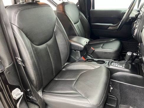 Used 2018 Jeep Wrangler Sport AWD/4WD image 21