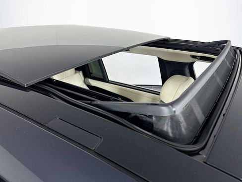 Used 2023 Land Rover Range Rover Long Wheelbase SE image 22