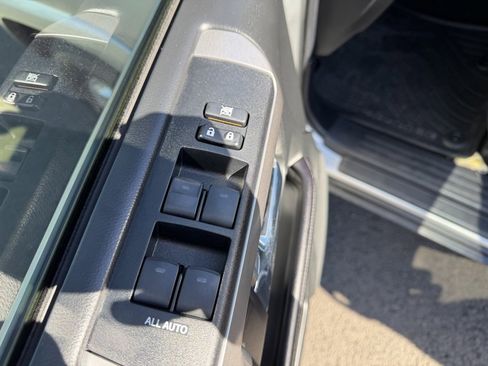 Used 2017 Toyota 4Runner SR5 image 13