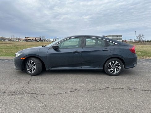 Used 2018 Honda Civic EX image 7