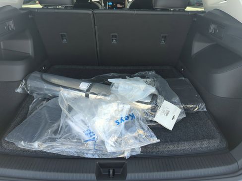 New 2025 Volkswagen Tiguan SE image 29