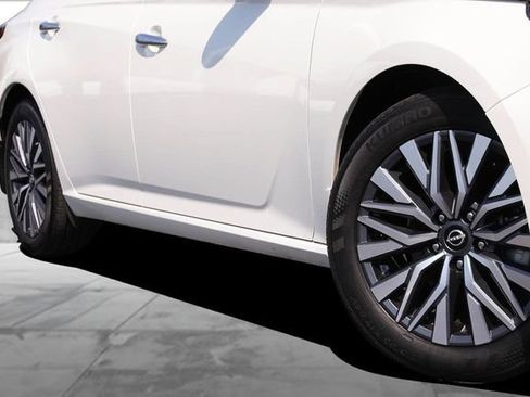 Certified 2025 Nissan Altima 2.5 SV w/ SV Premium Package FWD image 3