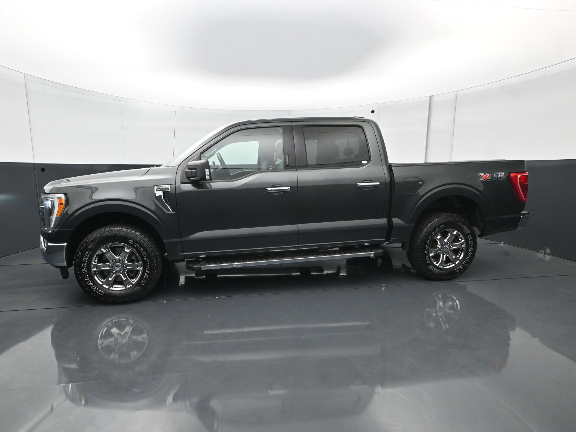 Used 2021 Ford F150 XLT w/ Equipment Group 302A High AWD/4WD image 3