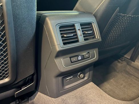 Used 2023 Audi Q5 2.0T Premium w/ Convenience Package AWD/4WD image 18