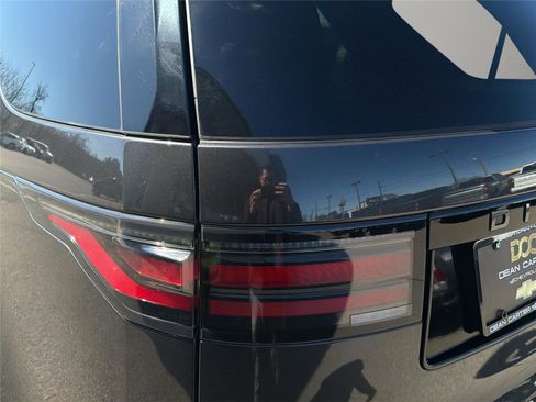 Used 2023 Land Rover Discovery S R-Dynamic image 14