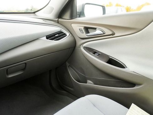 Used 2020 Chevrolet Malibu LS image 25