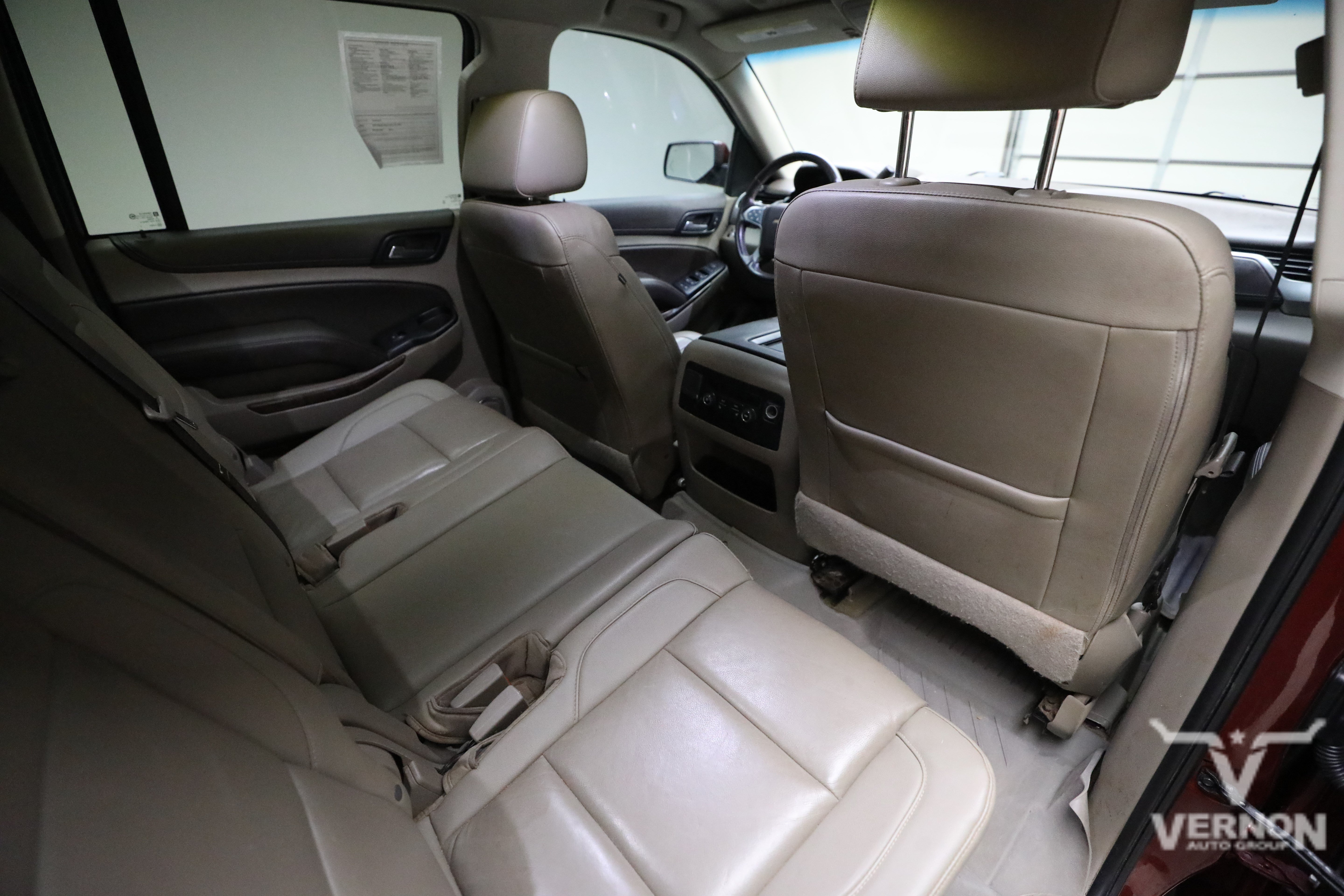 Used 2018 Chevrolet Suburban LT w/ Luxury Package RWD image 12