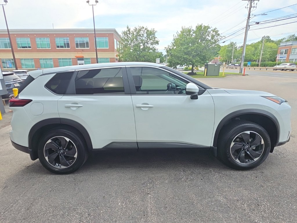 Certified 2026 Nissan Rogue SV AWD/4WD image 7