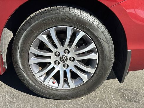 Used 2020 Toyota Sienna XLE w/ XLE Navigation Package image 8