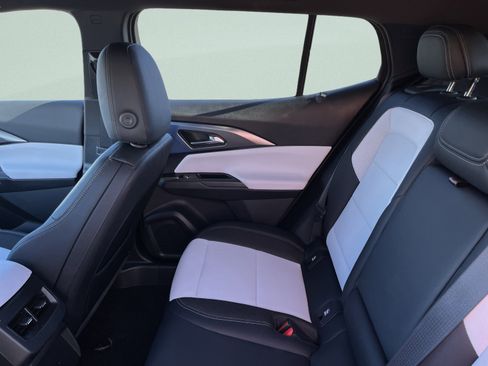 Used 2025 Chevrolet Equinox EV LT image 22