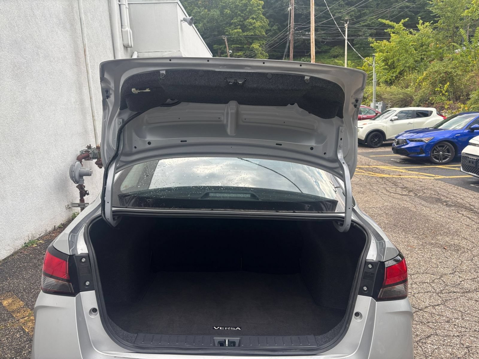 Used 2025 Nissan Versa SV FWD image 25