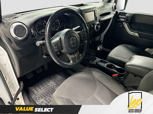 Used 2015 Jeep Wrangler Unlimited Sahara AWD/4WD image 11