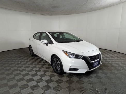 Used 2021 Nissan Versa SV image 5