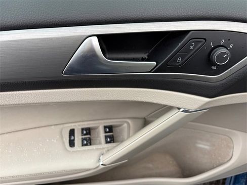 Used 2015 Volkswagen Golf TDI S image 17