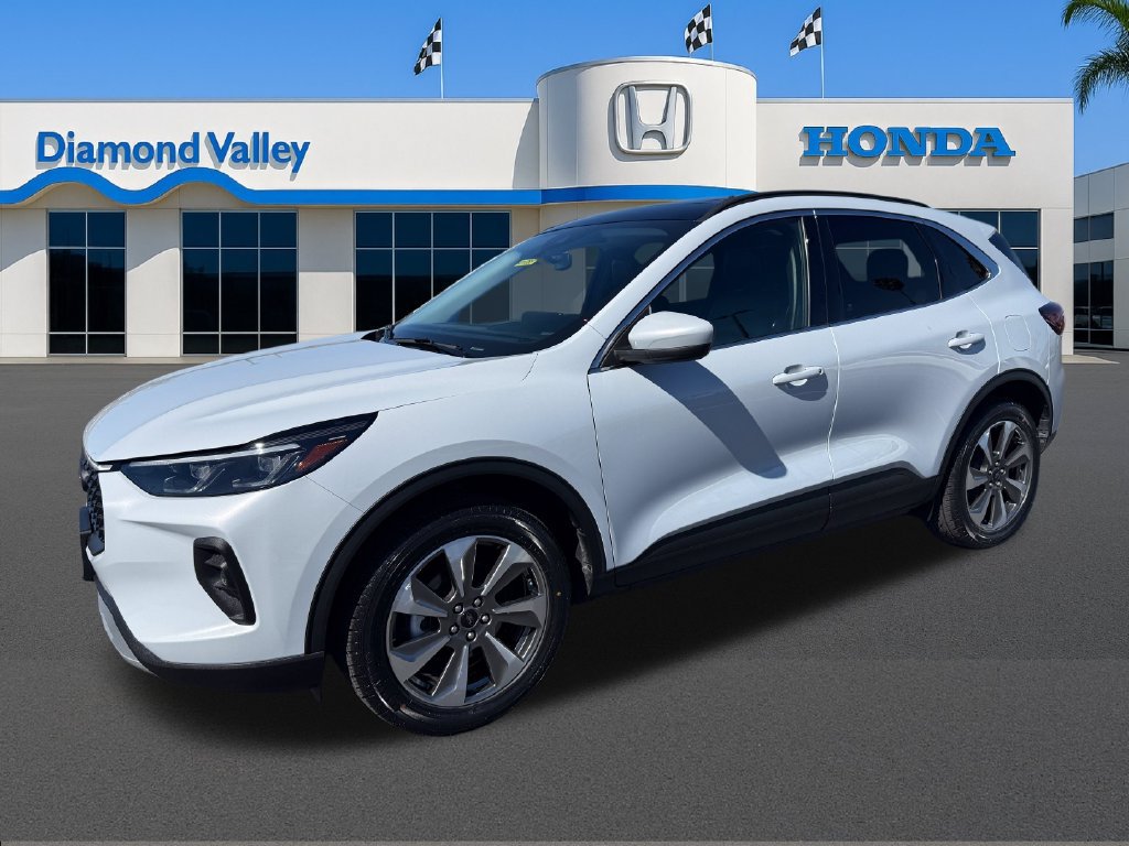 Used 2025 Ford Escape Platinum AWD/4WD image 3