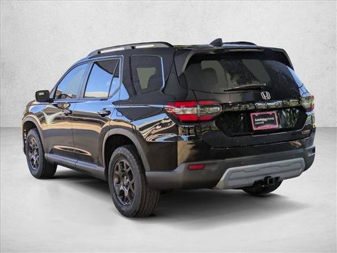 Certified 2025 Honda Pilot TrailSport image 9