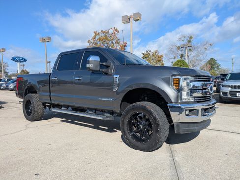 Used 2019 Ford F250 Lariat w/ Chrome Package image 2