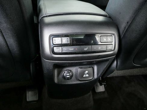 Used 2023 Hyundai Palisade Limited w/ Winter Package image 20