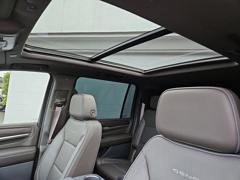 Used 2024 GMC Yukon XL Denali w/ Max Trailering Package image 10