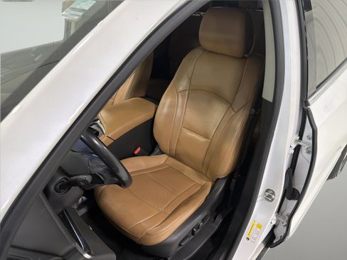 Used 2018 Buick Enclave Premium w/ LPO, Cargo Package FWD image 9