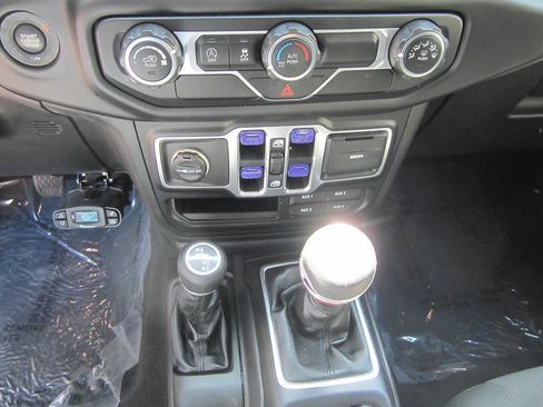 Used 2018 Jeep Wrangler Unlimited Sport S AWD/4WD image 31