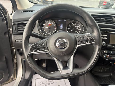 Used 2017 Nissan Rogue Sport SV FWD image 9