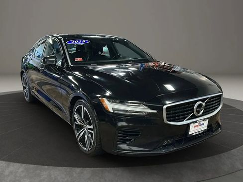 Used 2019 Volvo S60 T8 R-Design image 7